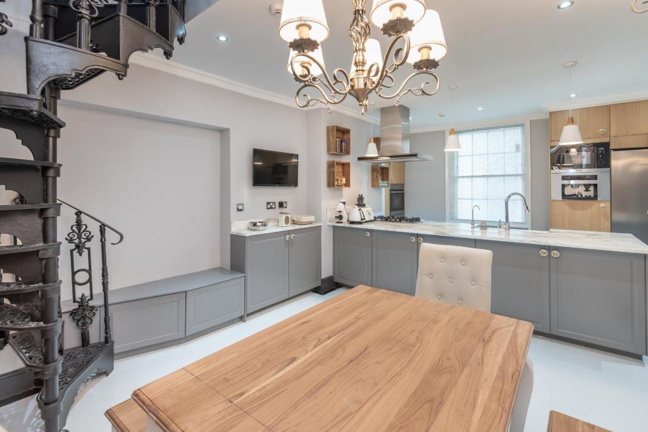 The House - Entire * London