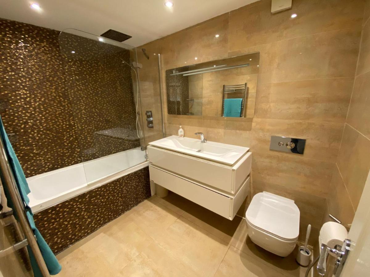 Lovely 2-bedroom Flat Facing Wimbledon Park Lejlighed London