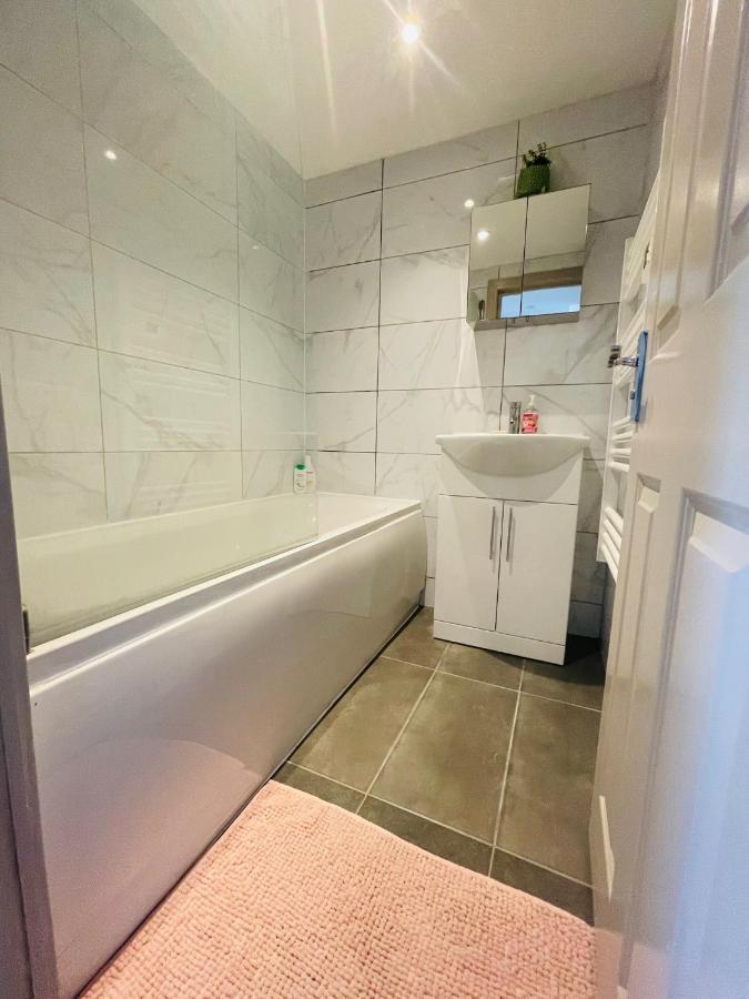 Lovely 1 Bedroom In Appartement *
