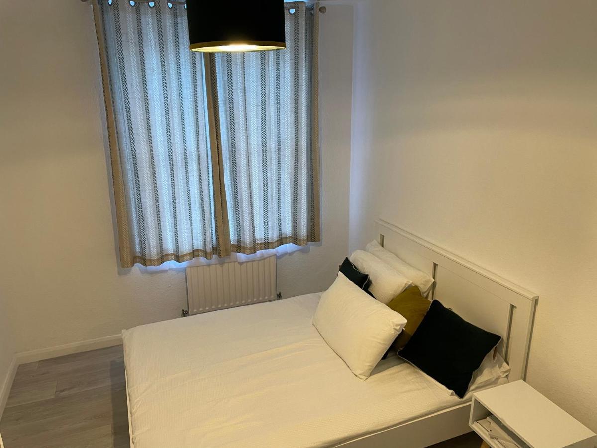 One Bedroom Flat Near Vauxhall Train Station Apartment *
