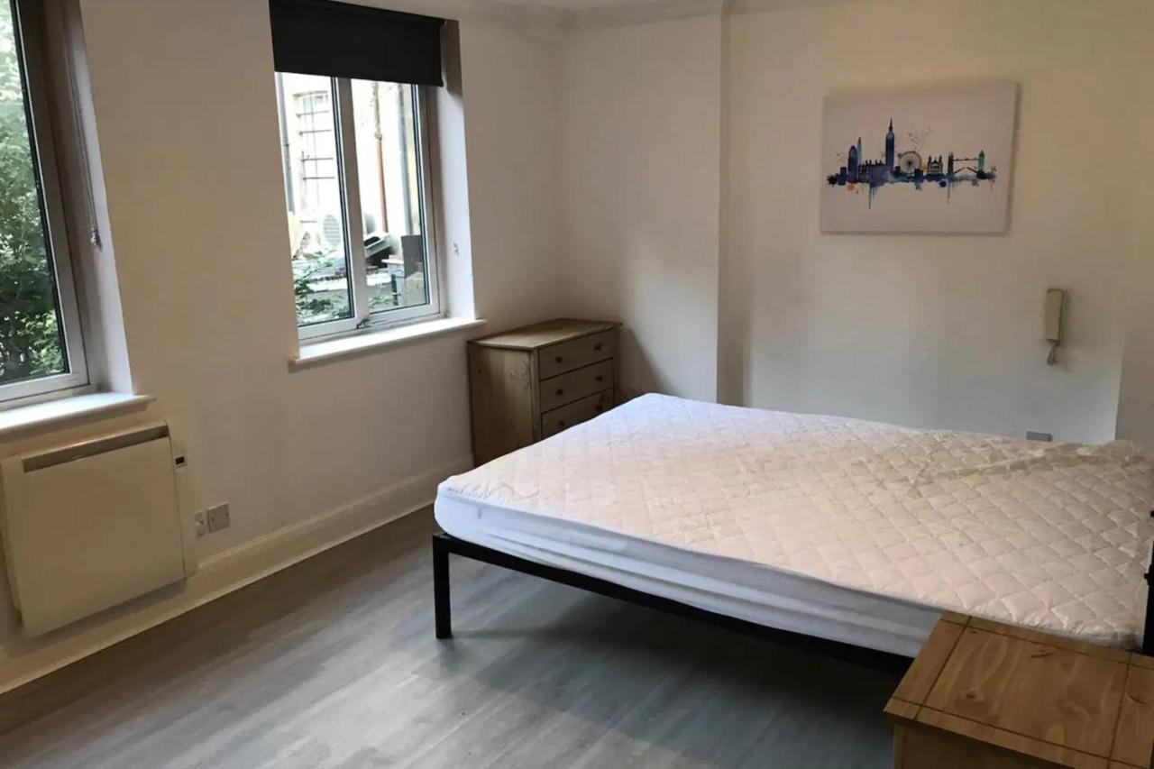 Spacious 1 Bedroom Flat Near Charterhouse Square * London