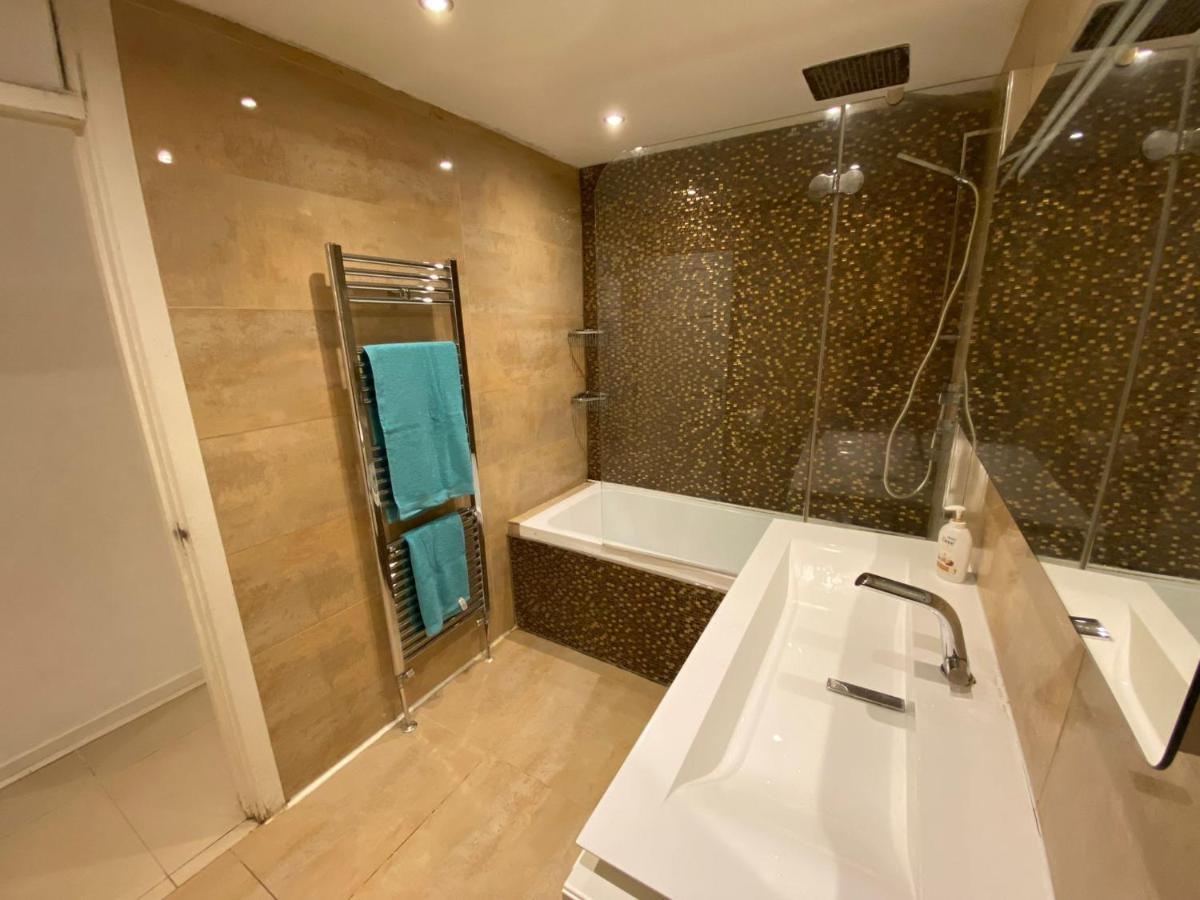 Lejlighed Lovely 2-bedroom Flat Facing Wimbledon Park London