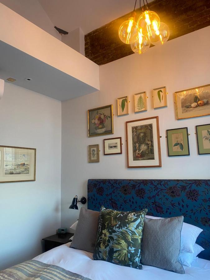 The Crown 4* London