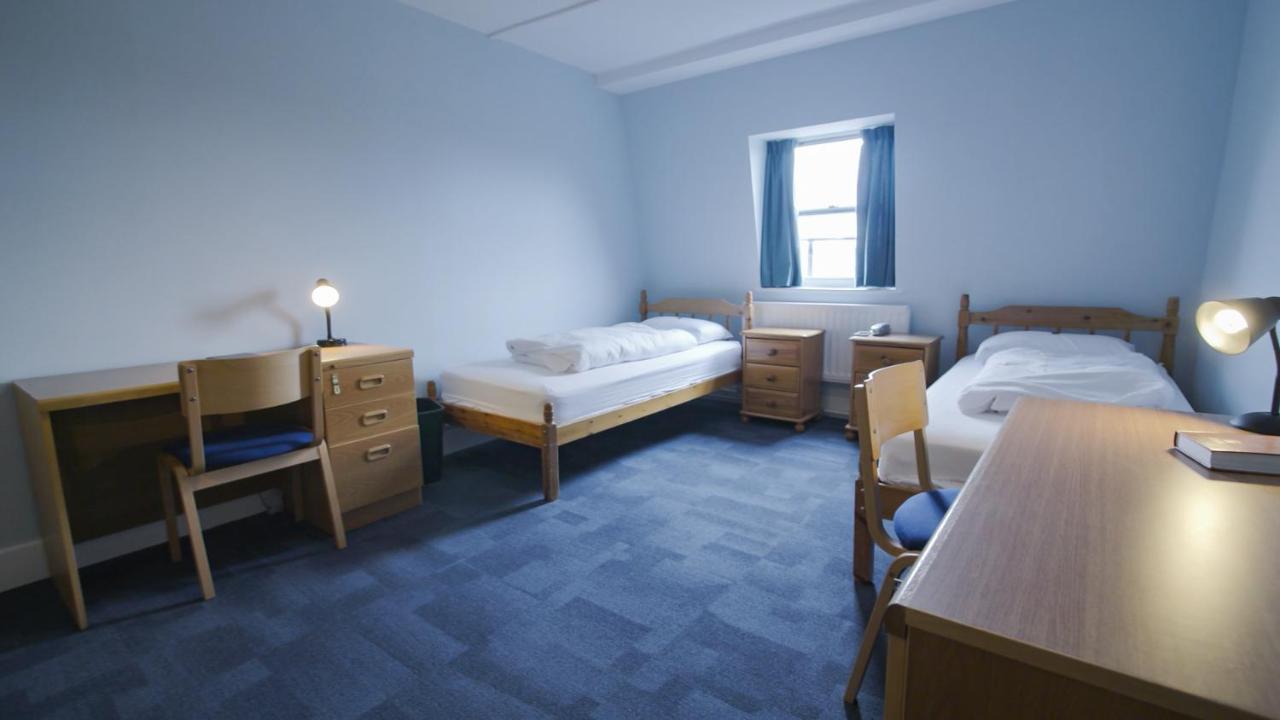 Lee Abbey Hostel *