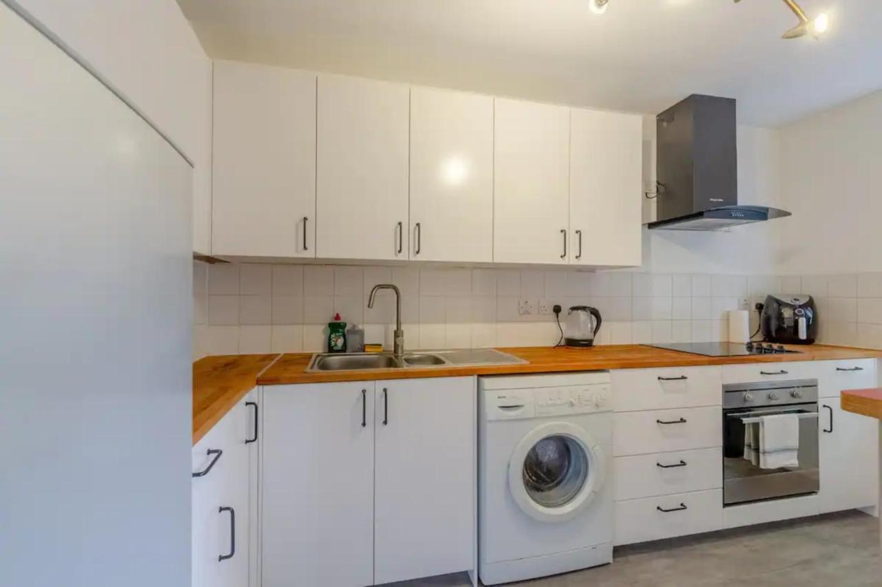 Spacious 1 Bed Near Shoreditch Park Lägenhet *