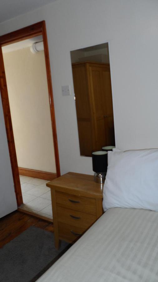 Bubblesbnb 7 Bedroom House, 16 Beds, Sleeps 22 Feriehus *