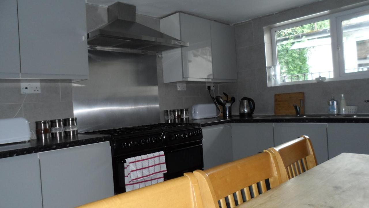 Bubblesbnb 7 Bedroom House, 16 Beds, Sleeps 22 Feriehus *