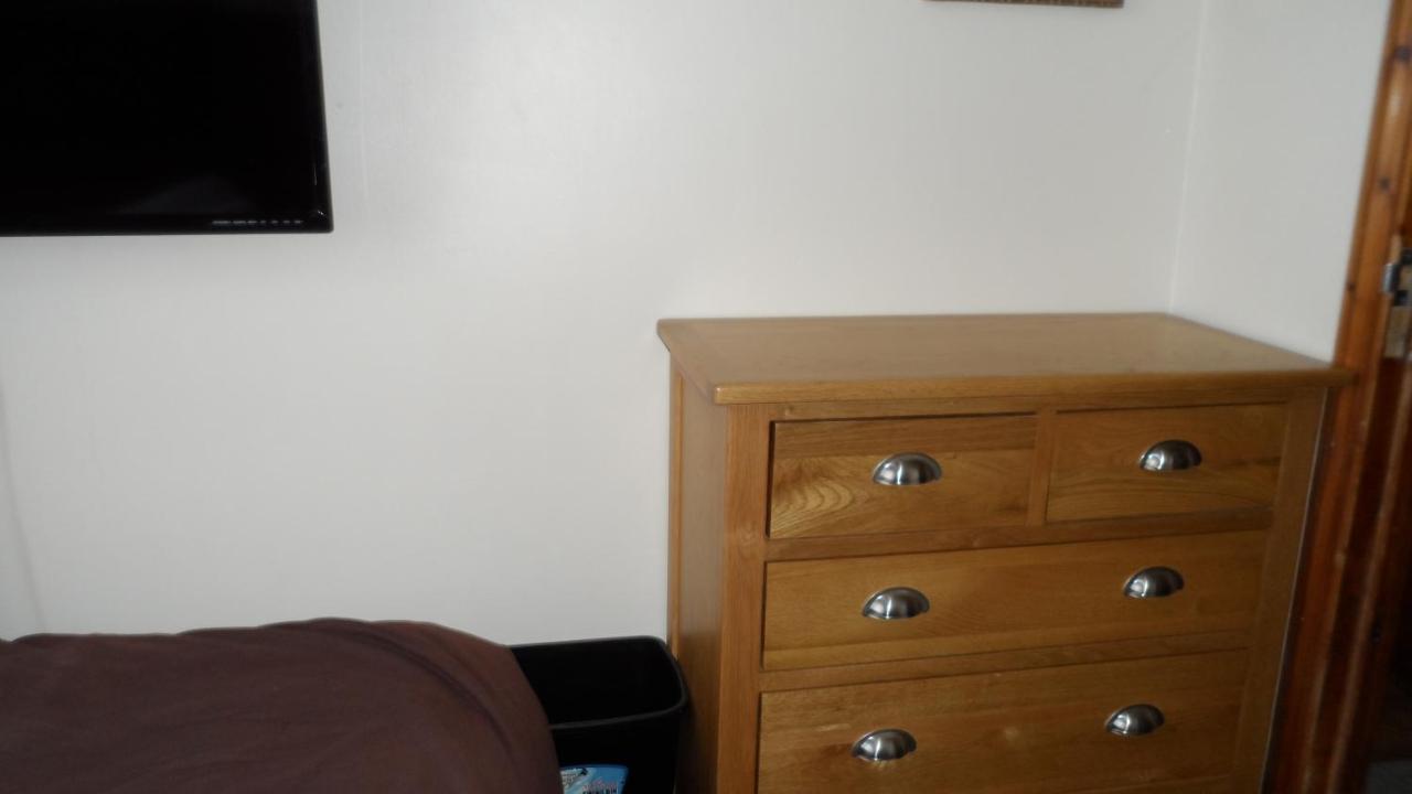 Bubblesbnb 7 Bedroom House, 16 Beds, Sleeps 22 Feriehus London