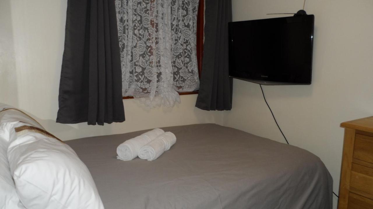 Feriehus Bubblesbnb 7 Bedroom House, 16 Beds, Sleeps 22 London
