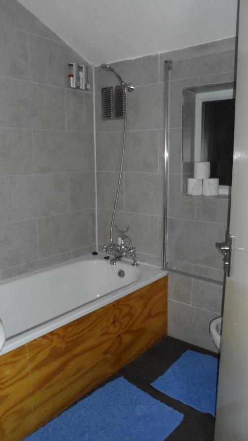 Bubblesbnb 7 Bedroom House, 16 Beds, Sleeps 22 Feriehus