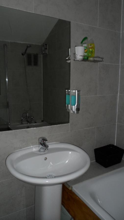 Bubblesbnb 7 Bedroom House, 16 Beds, Sleeps 22 Feriehus London