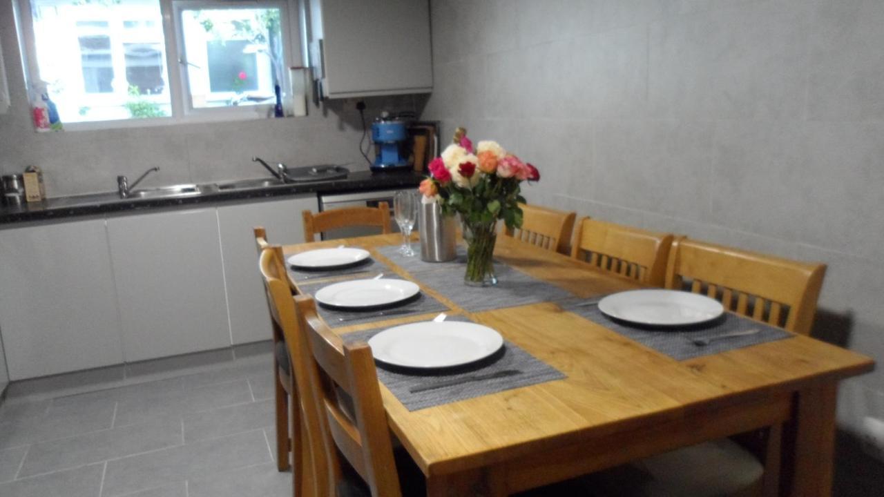 Bubblesbnb 7 Bedroom House, 16 Beds, Sleeps 22 Feriehus London