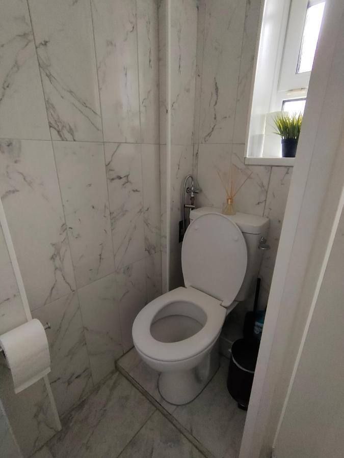 New Look Flat In Waterloo Apartment *