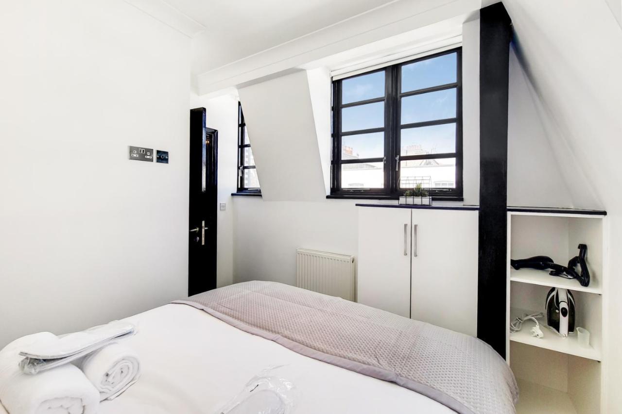 Langdon Brooks London