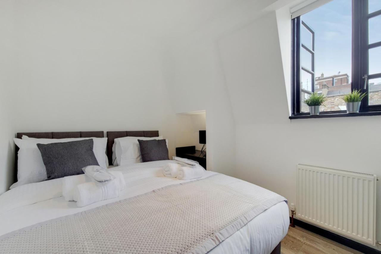 Langdon Brooks London