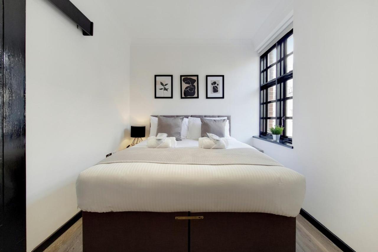 Langdon Brooks * London
