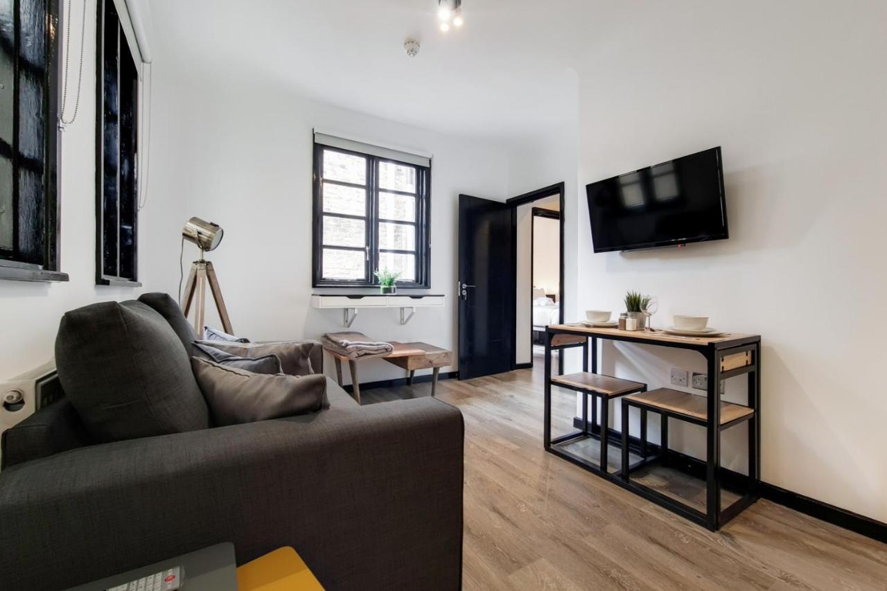 Langdon Brooks * London