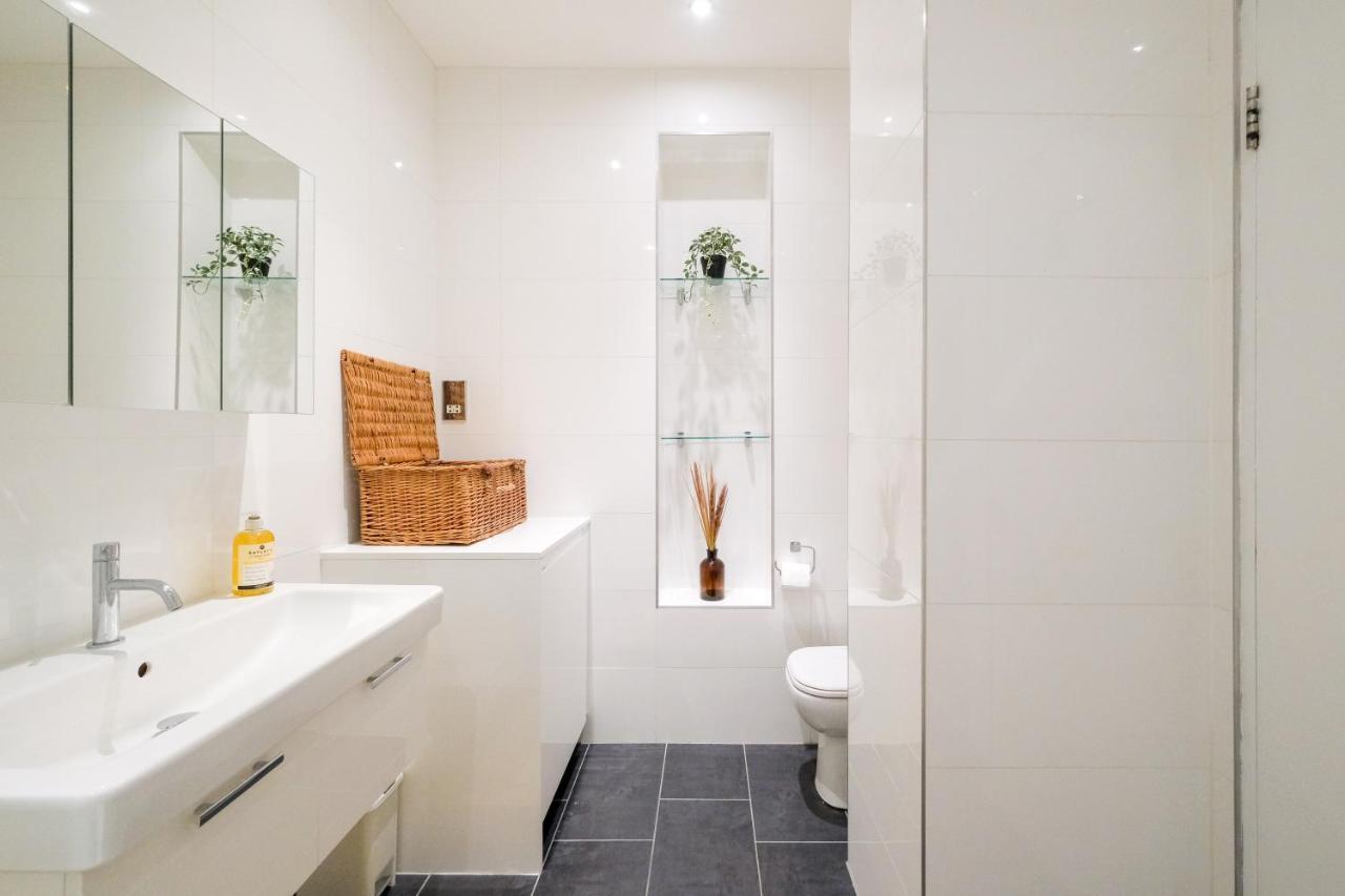 Lovely 2 Bed Flat In Canal Side Gated Development Appartamento