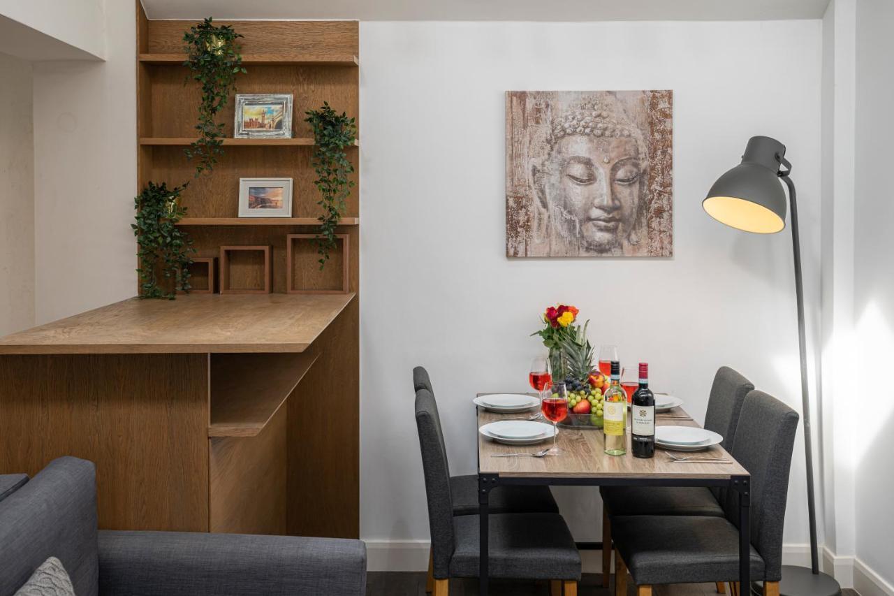 Famous Piccadilly Circus Apartment *