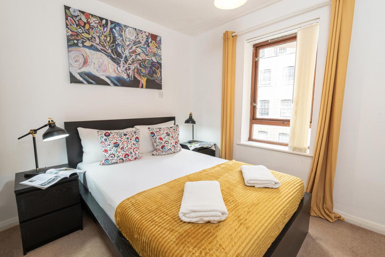 Famous Piccadilly Circus Apartment *