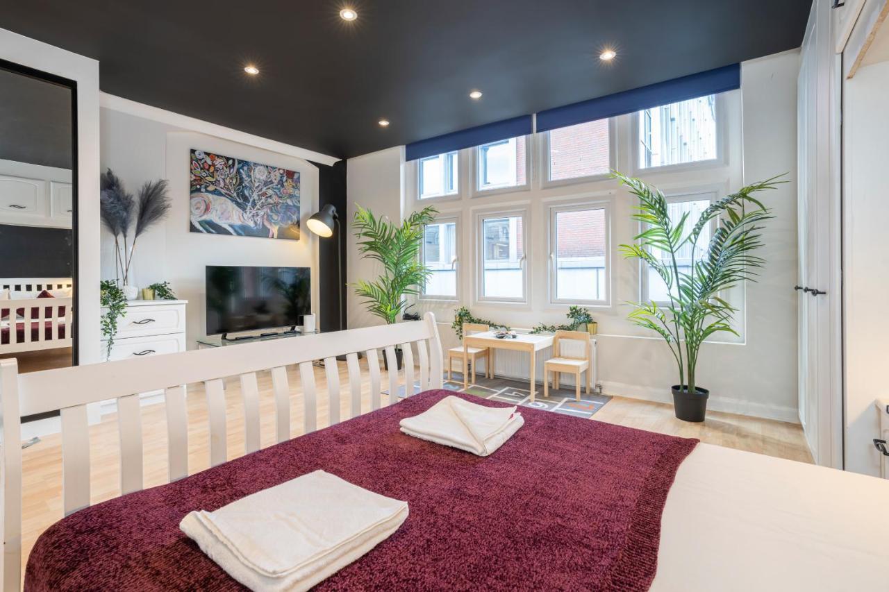 Famous Piccadilly Circus Apartment London