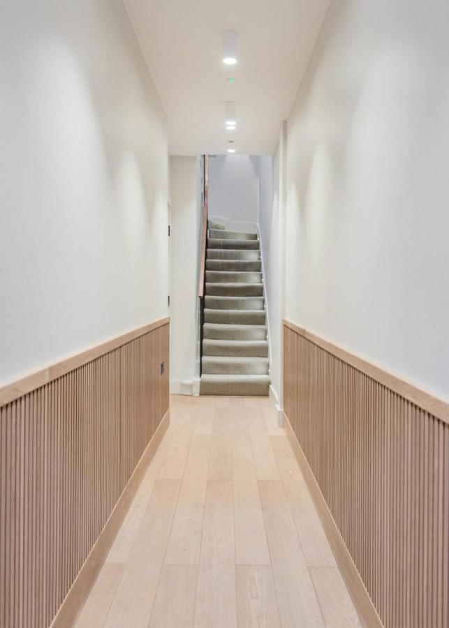 Notting Hill Gate I