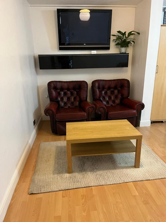 Lovely 3 Bedroom Family In Central Apartment *