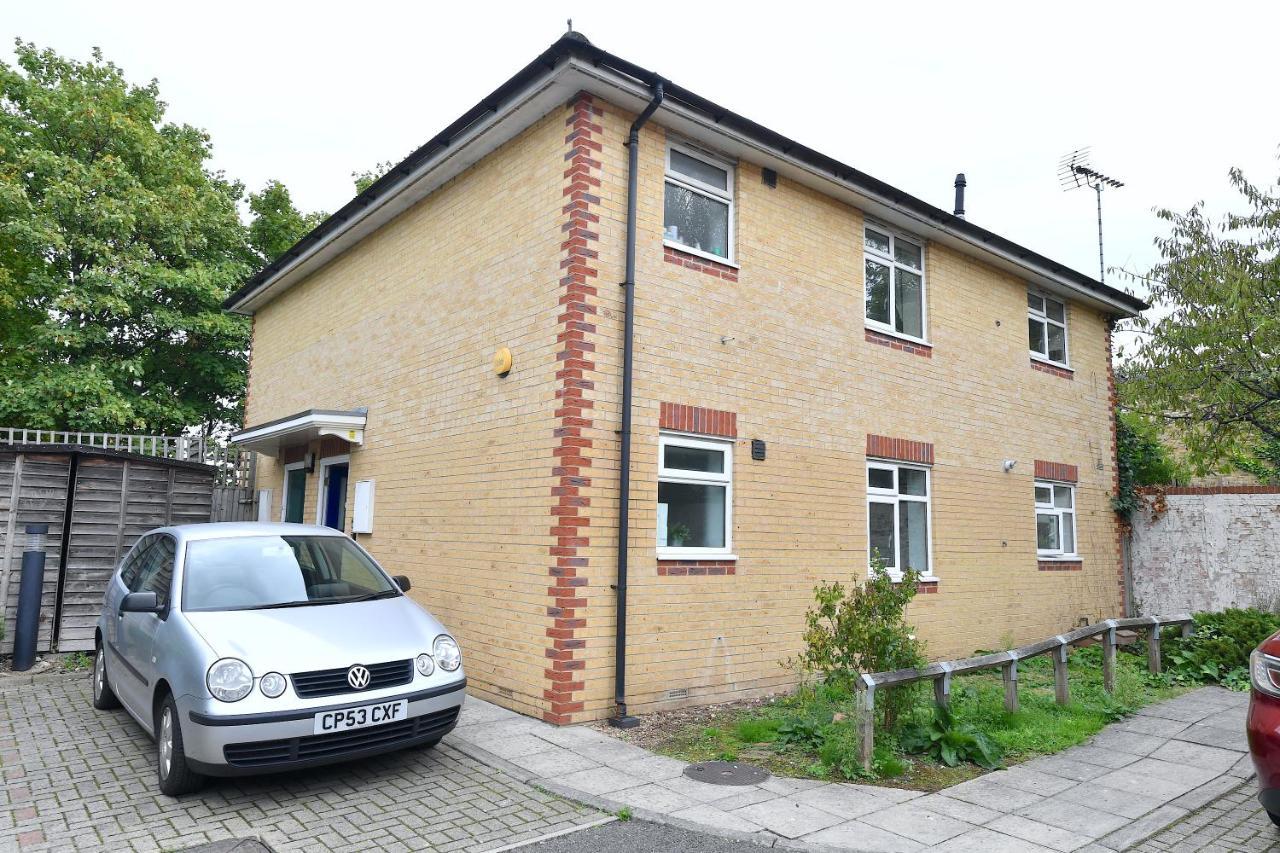 Clapham Junction - 2 Bedroom Bed & Breakfast *
