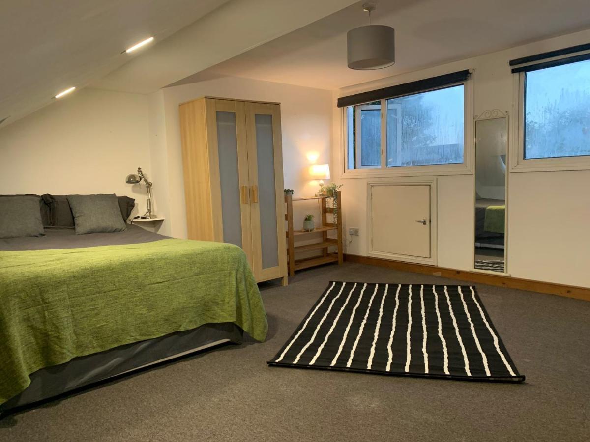 Balham, South Spacious 6, 6 Available Privat overnatting London