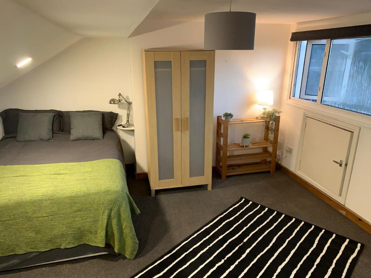Balham, South Spacious 6, 6 Available Privat overnatting