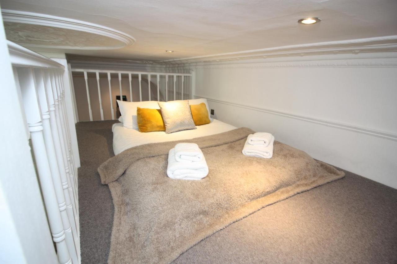 Amazing Flat In Kensington Apartment