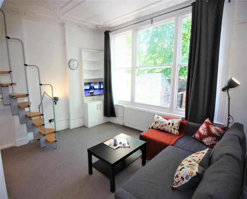 Amazing Flat In Kensington Apartment *