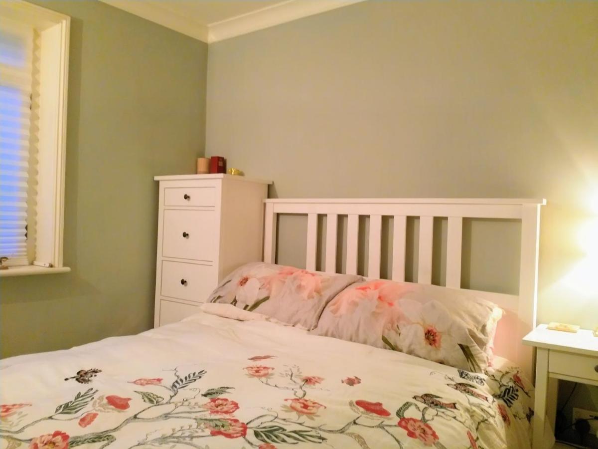 Apartment Elegant & Spacious Parkside 2-bedroom 2-bathroom Flat In Period Building On Blackheath Common - Private Entrance, Great Greenwich Location, Easy For O2 Arena And City! London