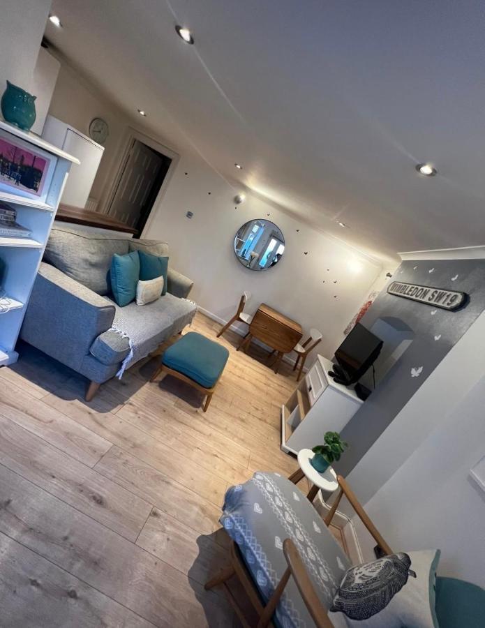 Stunning, Stylish Garden Flat In The Heart Of Wimbledon Apartment *