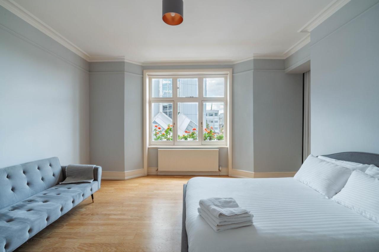 Bright Space In The Heart Of Londra