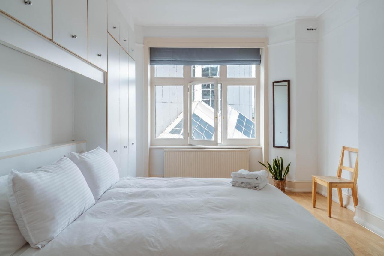Bright Space In The Heart Of Londra