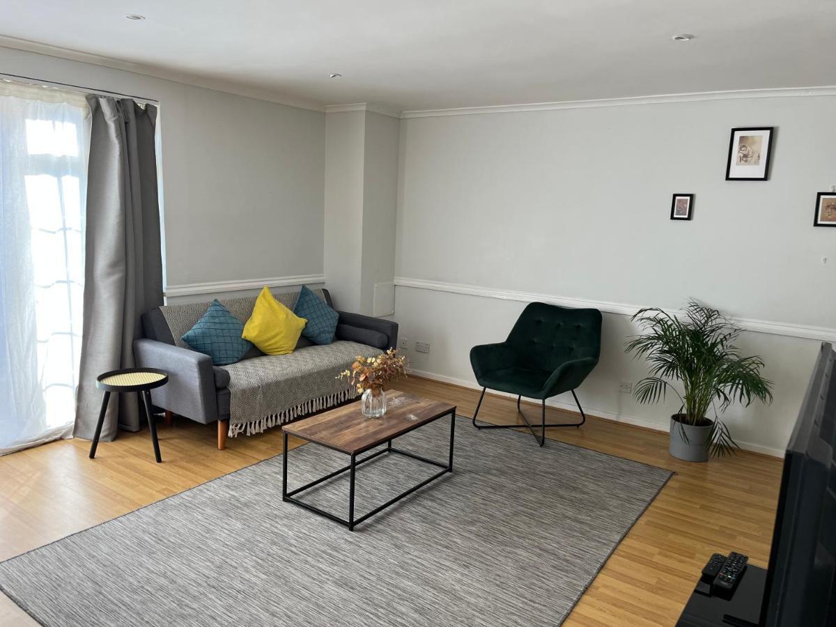 Leilighet Lovely 2 Bedroom With Parking Space London