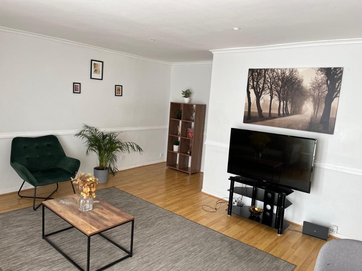 Lovely 2 Bedroom With Parking Space Leilighet *