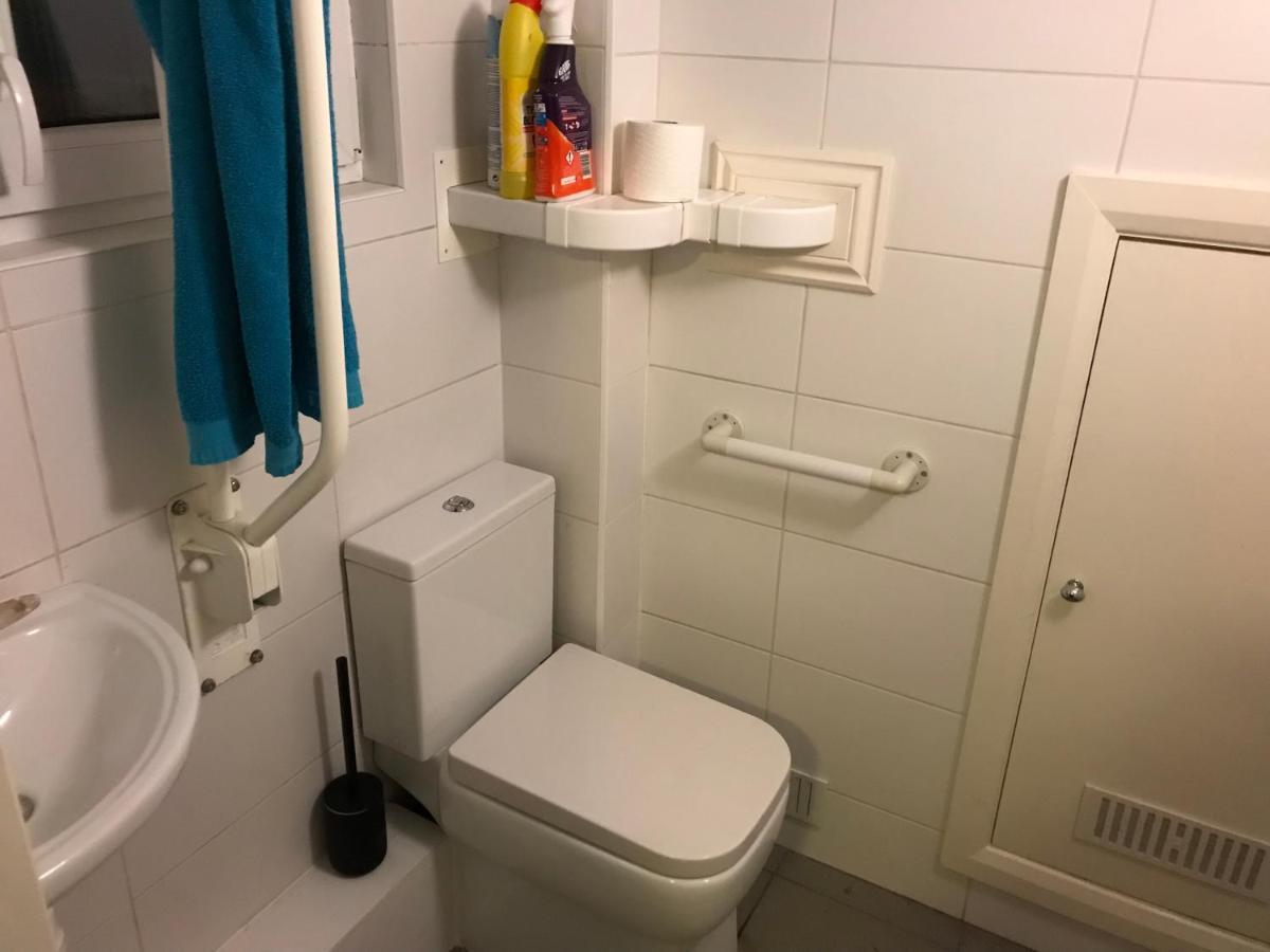 West Kensington 3 Bedroom * Londra