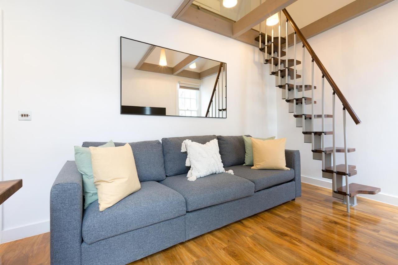 Spacious 4 Bedrooms Flat In New Oxford Street *