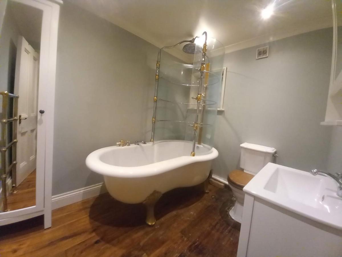 Elegant & Spacious Parkside 2-bedroom 2-bathroom Flat In Period Building On Blackheath Common - Private Entrance, Great Greenwich Location, Easy For O2 Arena And City! Apartment *