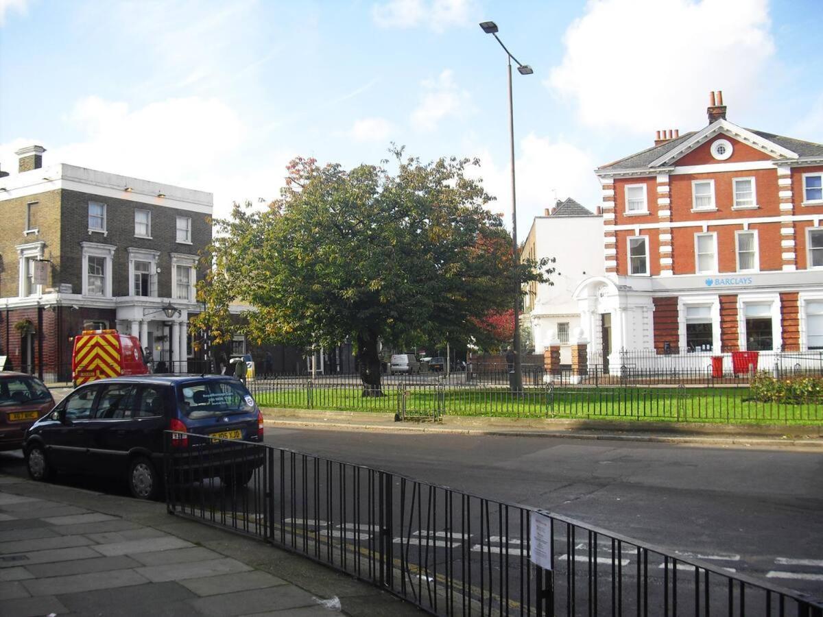 Elegant & Spacious Parkside 2-bedroom 2-bathroom Flat In Period Building On Blackheath Common - Private Entrance, Great Greenwich Location, Easy For O2 Arena And City! * London