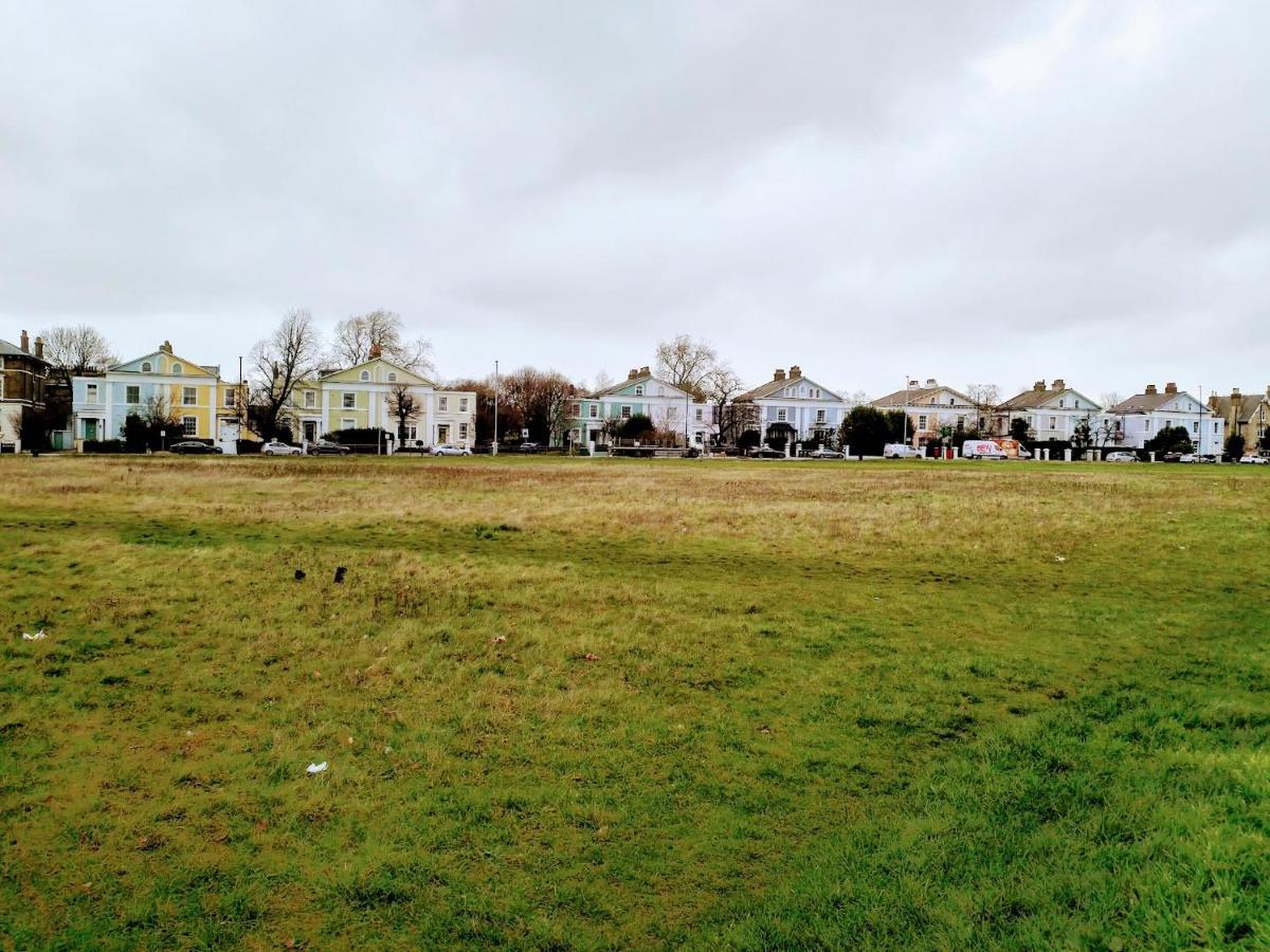 Elegant & Spacious Parkside 2-bedroom 2-bathroom Flat In Period Building On Blackheath Common - Private Entrance, Great Greenwich Location, Easy For O2 Arena And City! Apartment *