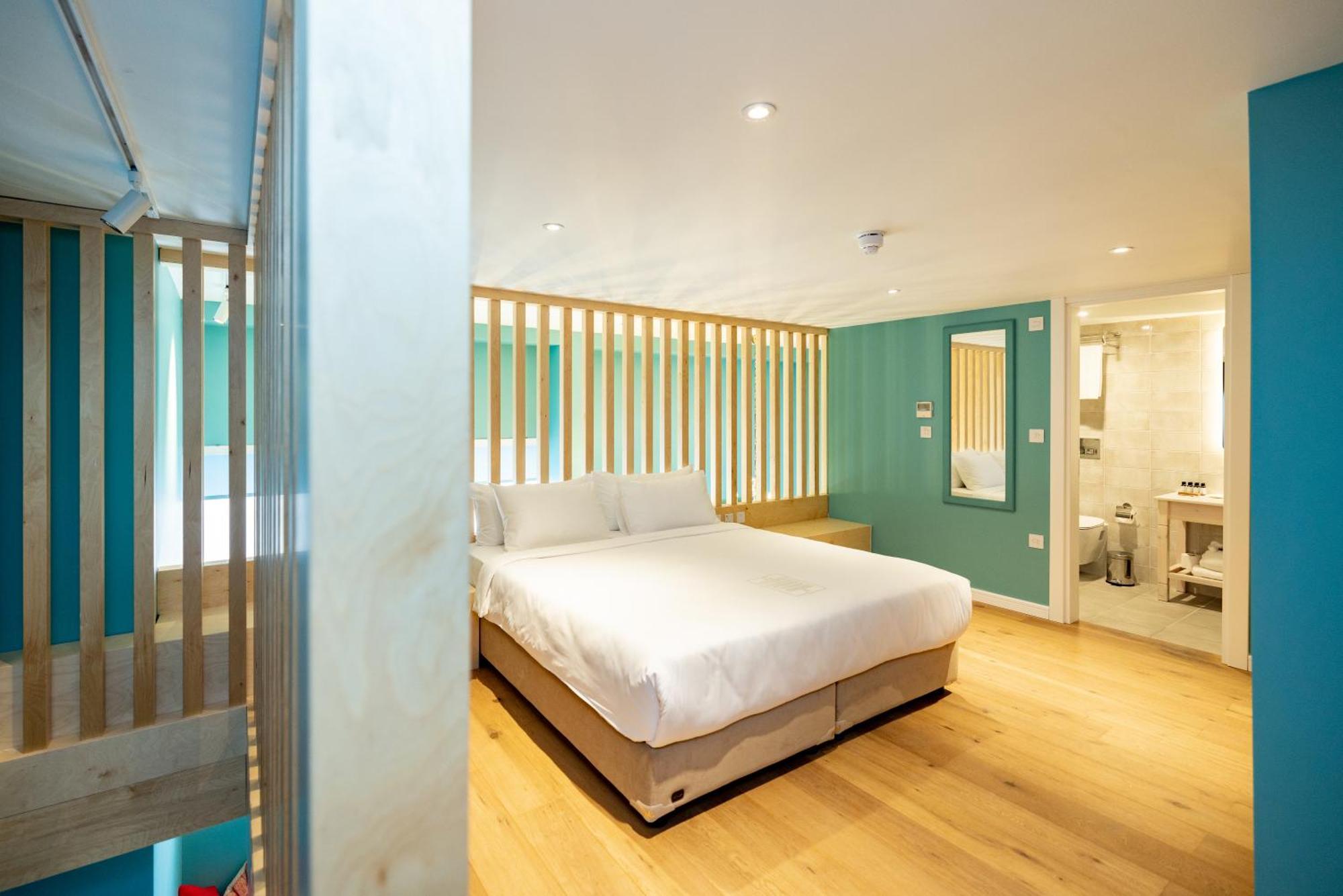 Limehouse Library 4* London