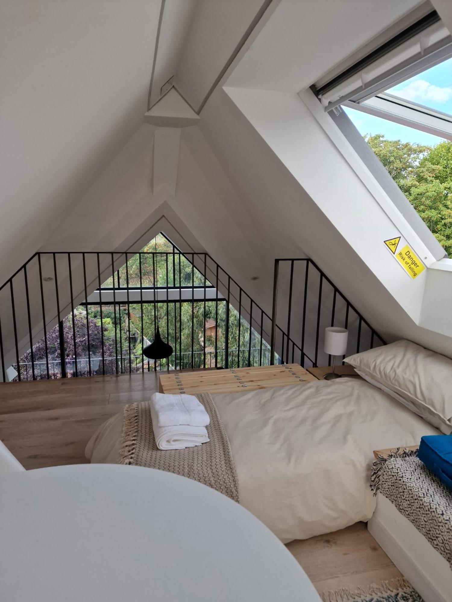 Sky - Stunning 3 Bed Apt In The Sky Apartment