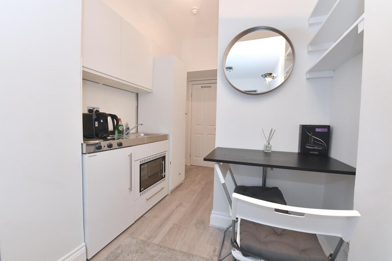 Very Close To Line Underground Shepherds Bush And Westfield Newly Refurbished Leilighet London