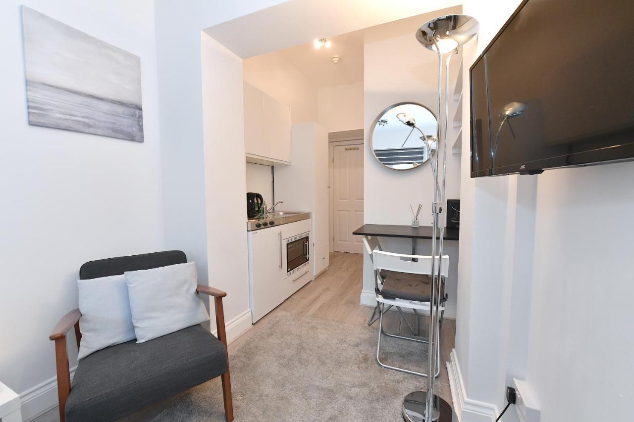 Very Close To Line Underground Shepherds Bush And Westfield Newly Refurbished Leilighet London