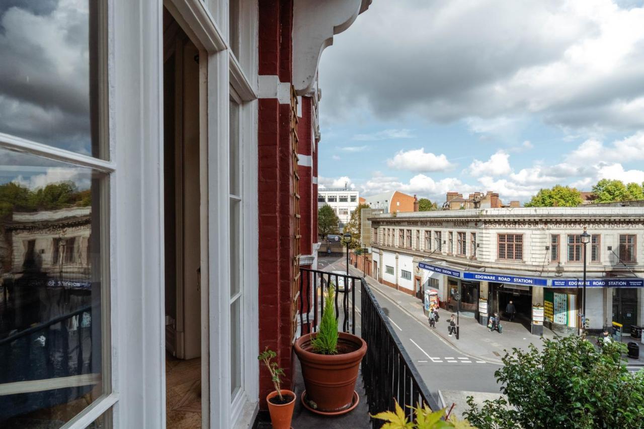Bright Space In The Heart Of Londra