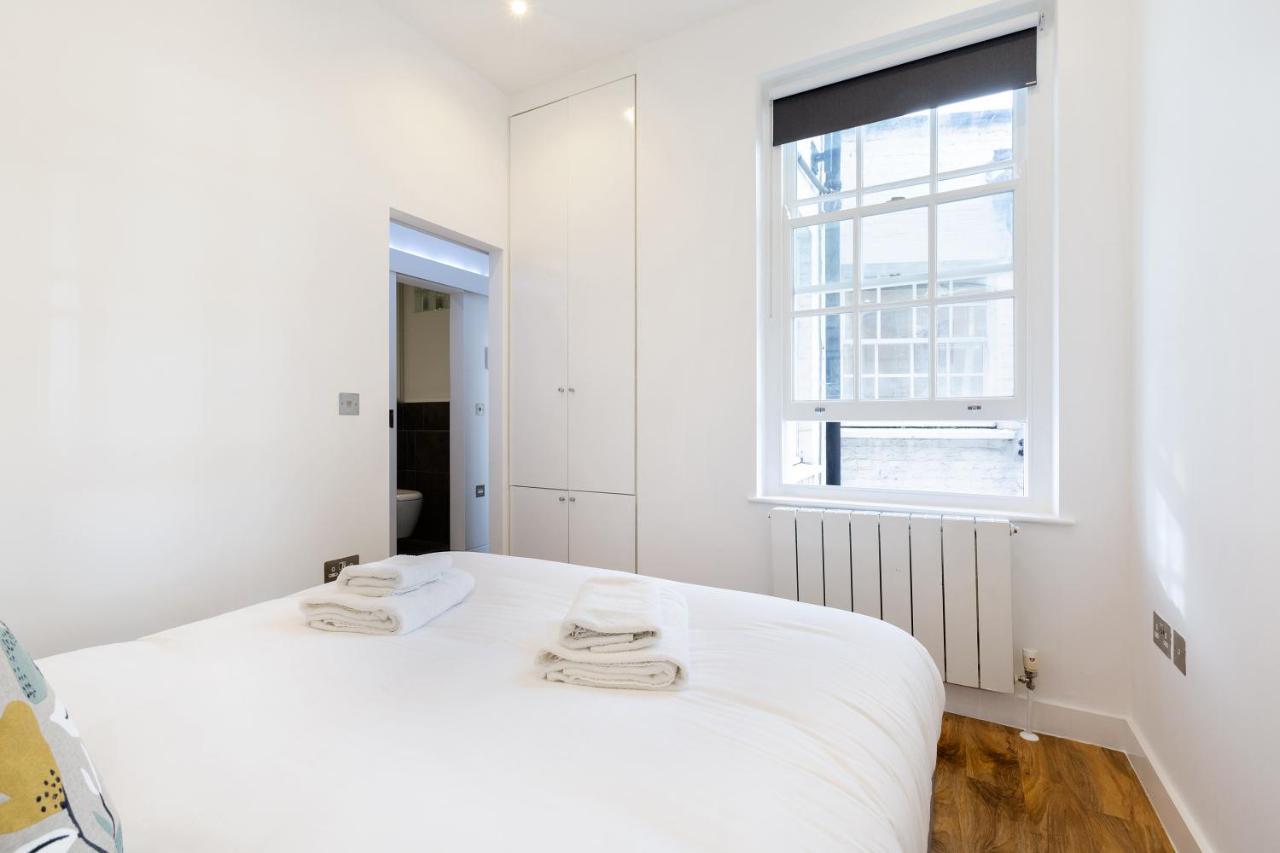Spacious 4 Bedrooms Flat In New Oxford Street Londen