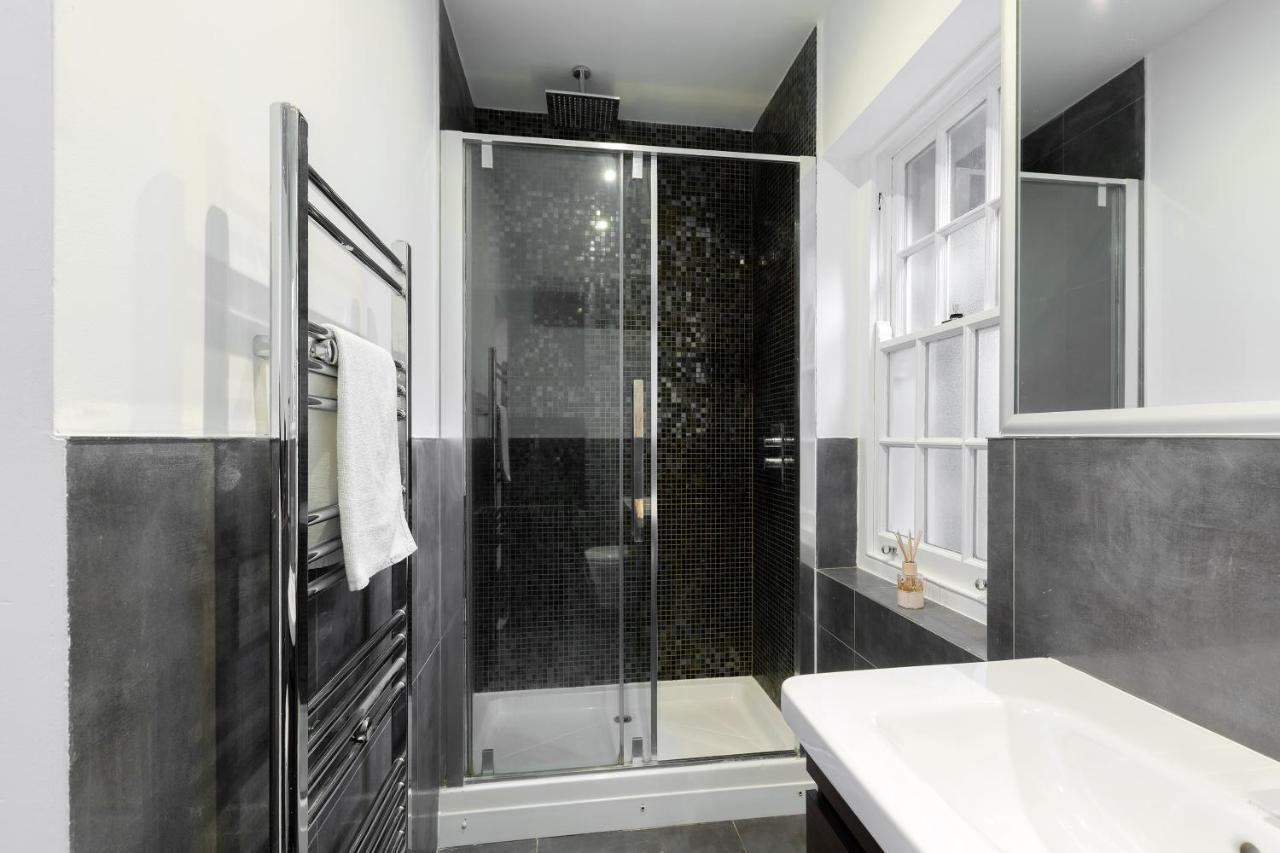 Spacious 4 Bedrooms Flat In New Oxford Street Appartement Londen